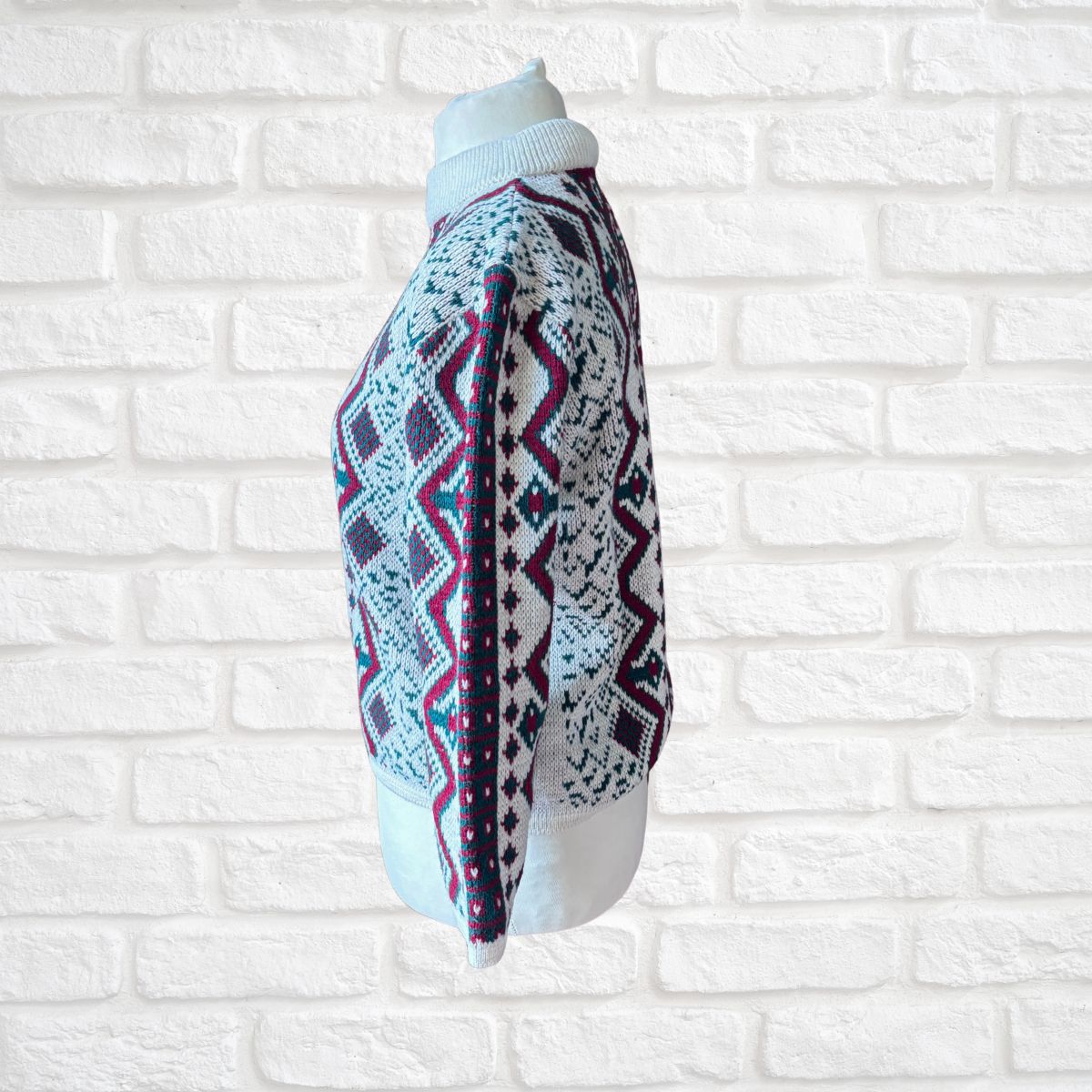 Side view of 80s zig zag print sweater 
