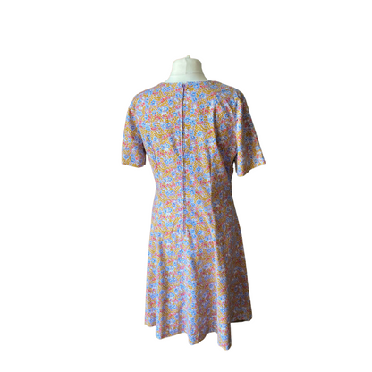 Cotton floral short sleeved vintage Summer dress. Approx UK size 18-20
