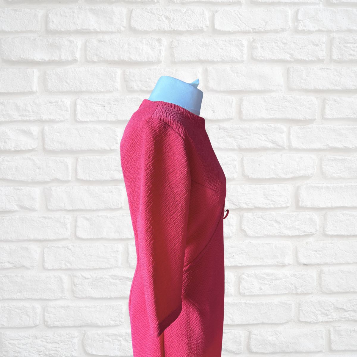 Side view of pink 60s pencil dress 