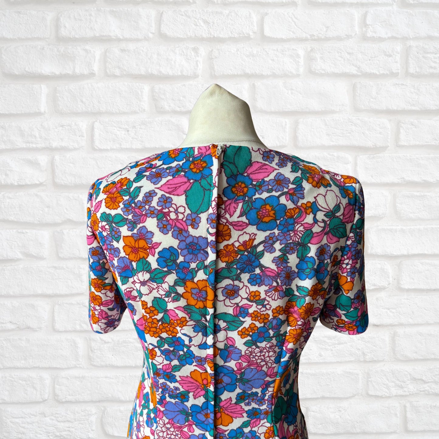 60s Bright Floral Short Sleeved Vintage Scooter Dress. Approx UK size 10-12