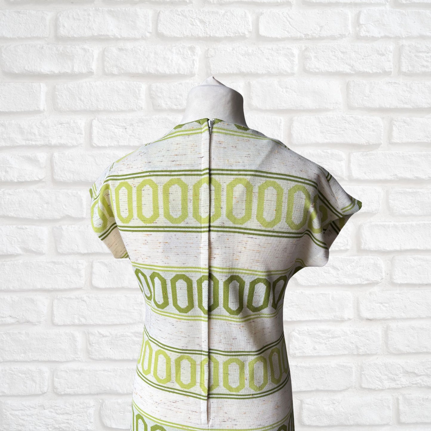 60s Cream & Green Geometric Print Short Sleeved Vintage Shift Dress. Approx UK size 12-14