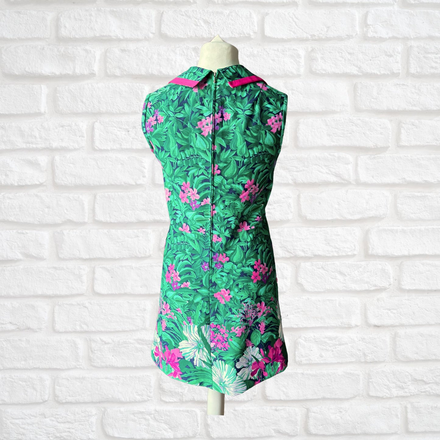 Vintage 60s/70s Tropical Print Sleeveless Summer with V-Neck and Pink Trimmed Collar.Approx UK Size 12-14