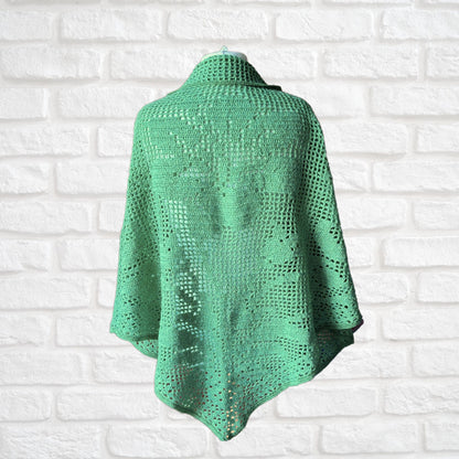 Vintage 70s Boho style Hand Crocheted Triangular Green Vintage Shawl/Wrap.Free Size