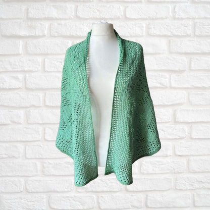 Vintage 70s Boho style Hand Crocheted Triangular Green Vintage Shawl/Wrap.Free Size