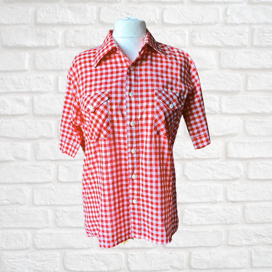 Red and White Gingham Vintage Short Sleeved Shirt Approx UK size L - XL (men) 16- 20(women )