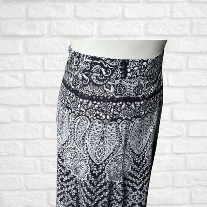 1970s Black and White Boho Style Cotton Vintage Maxi Skirt . Approx UK size 8-10