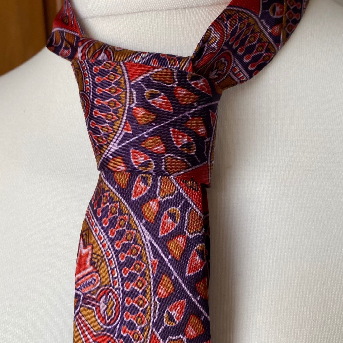 Vintage 60s Mod Style Abstract Paisley Neck Tie. Great with 60s or 70s Shirts