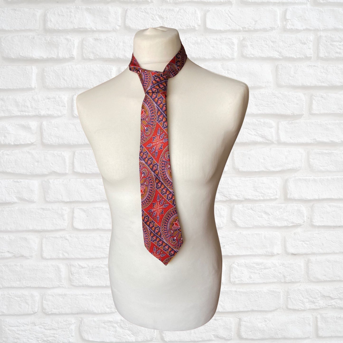 Vintage 60s Mod Style Abstract Paisley Neck Tie. Great with 60s or 70s Shirts