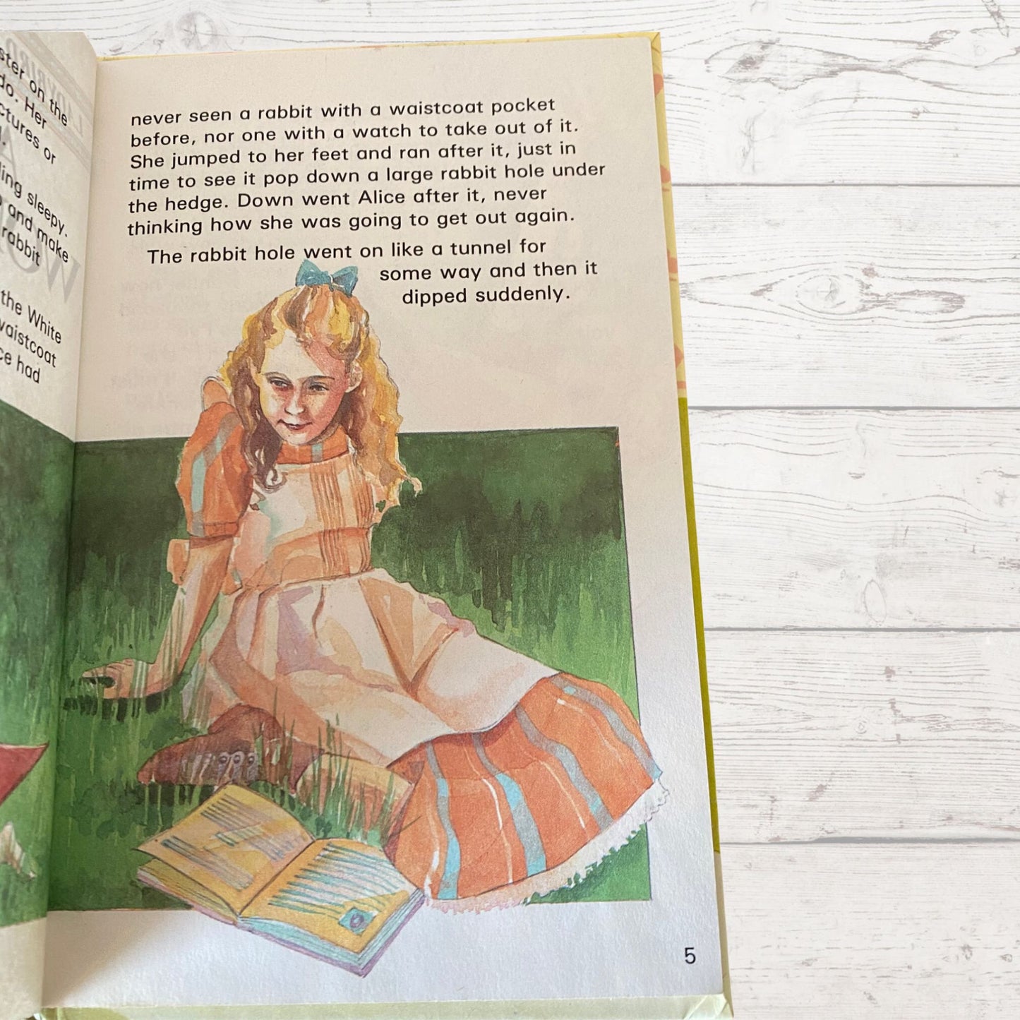 Vintage Ladybird Book - Alice in Wonderland - Ladybird Children's Classics Series 740 - Retold by Joan Collins,  Ladybird Children’s Classics. Series 740 . Great gift idea