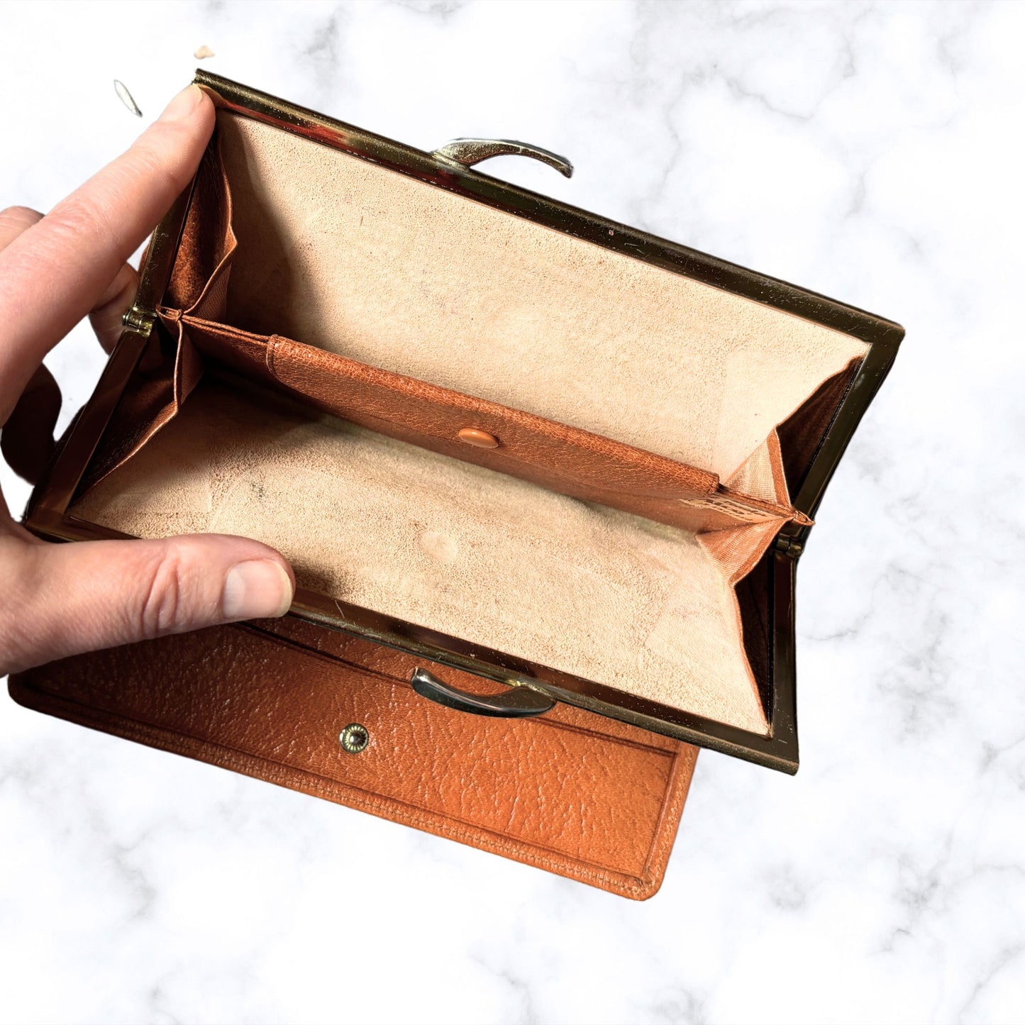 Vintage 1960s Tan Leather Clasp Top Purse/Wallet - Elegant and Practical