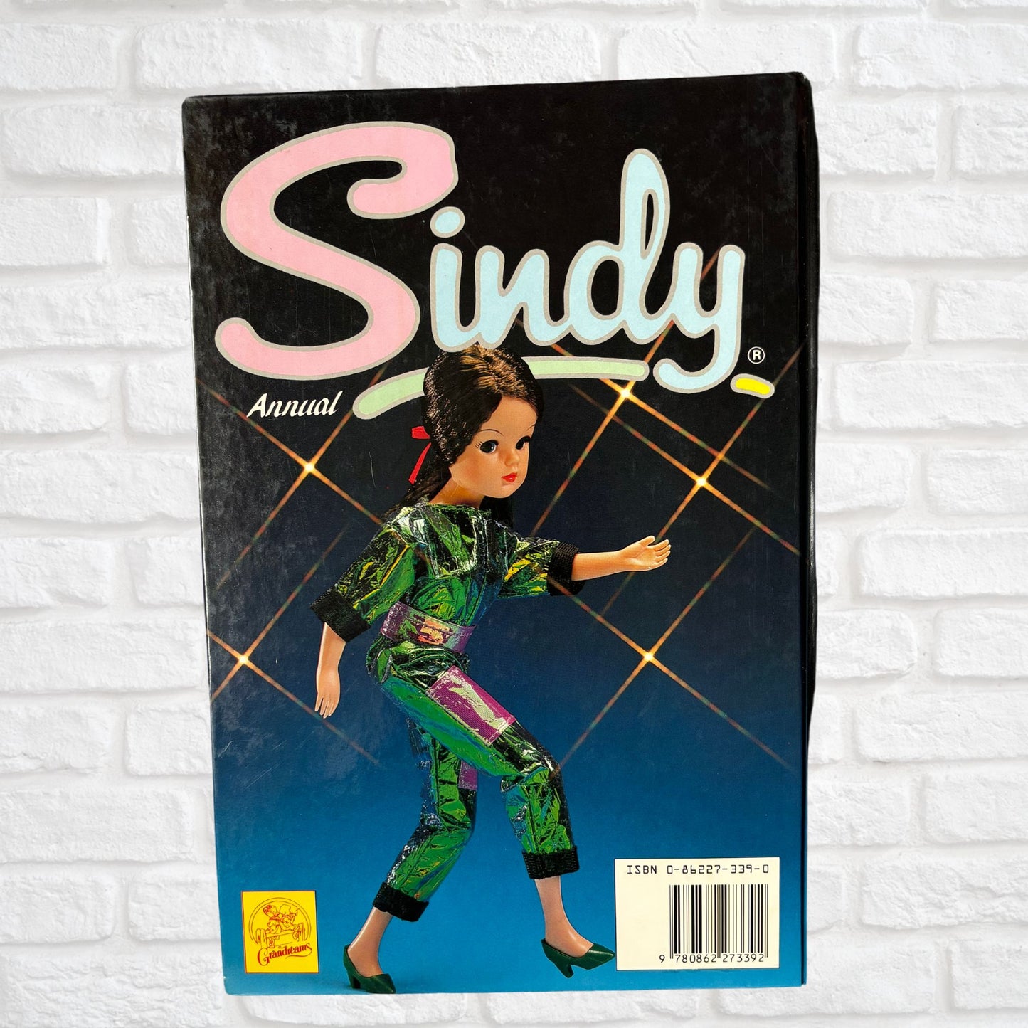 Vintage Sindy Annual 1985 - Classic Stories, Pop  Puzzles & Beauty Tips.