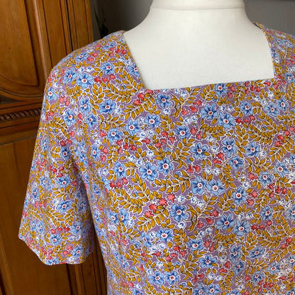 Cotton floral short sleeved vintage Summer dress. Approx UK size 18-20