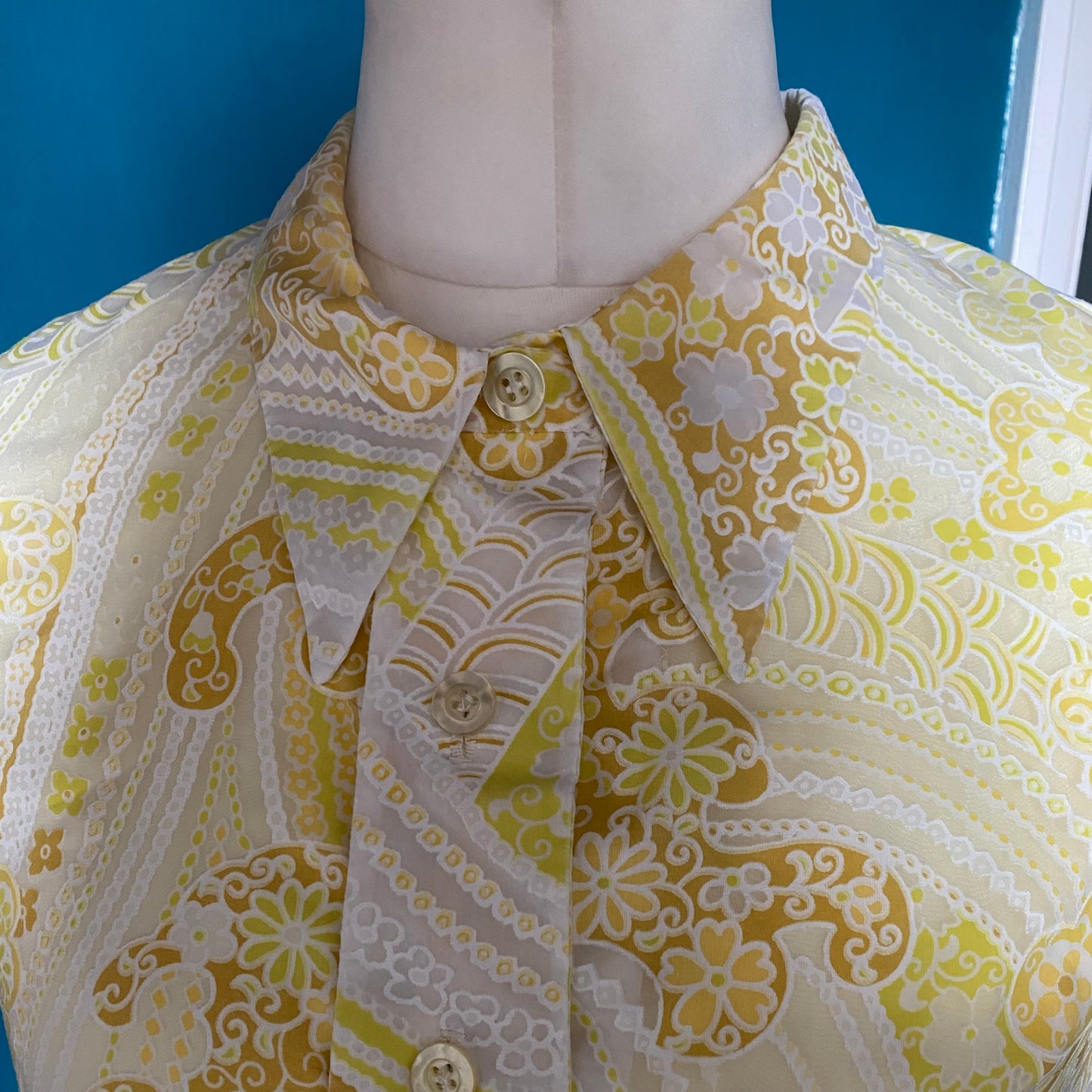60s Mod Style Yellow Psychedelic Floral Shift Dress. Approx  UK size 14-16