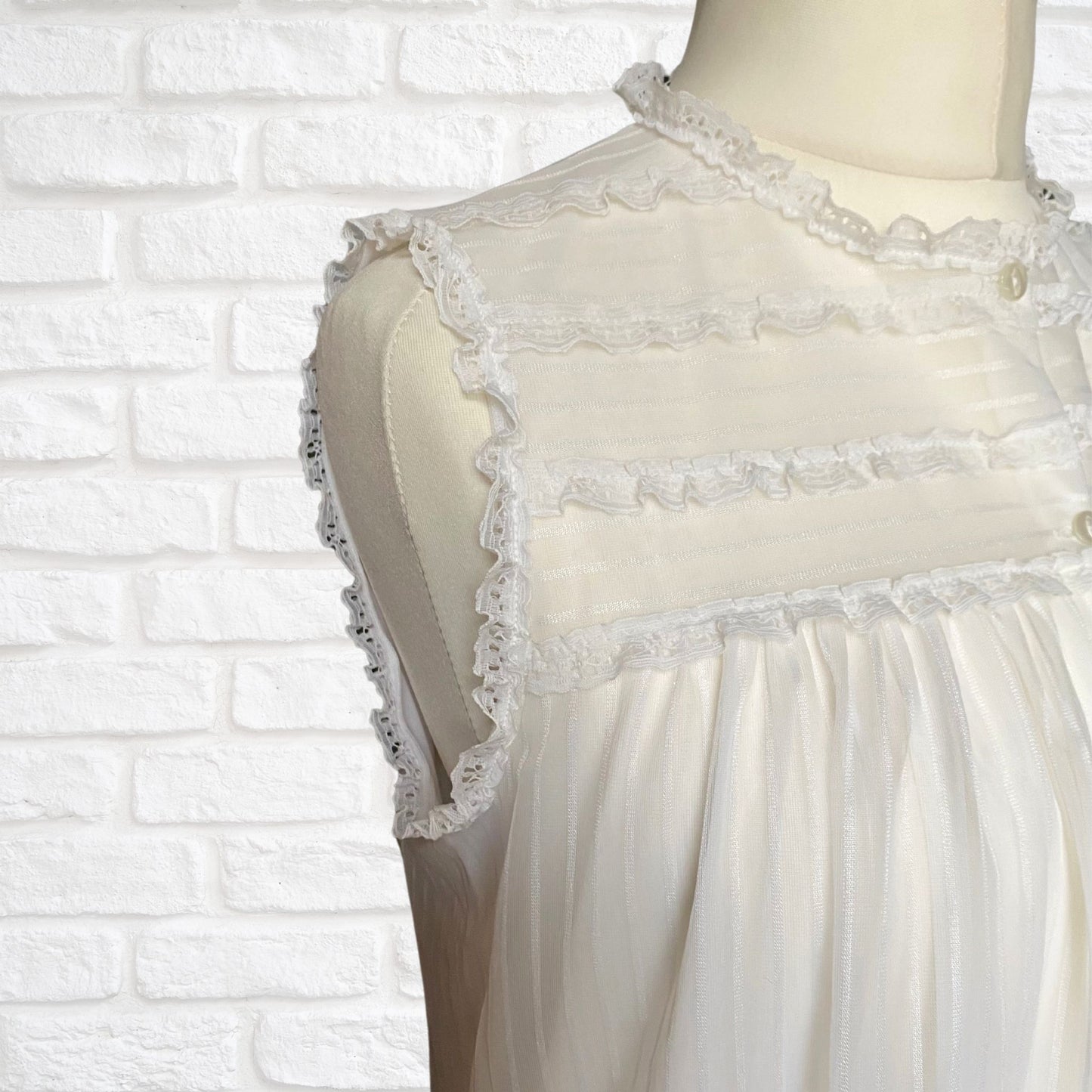 Vintage 60s Frilly White Babydoll Nightdress - Retro Sleeveless Smock Style  Gown.Approx UK size 12-14