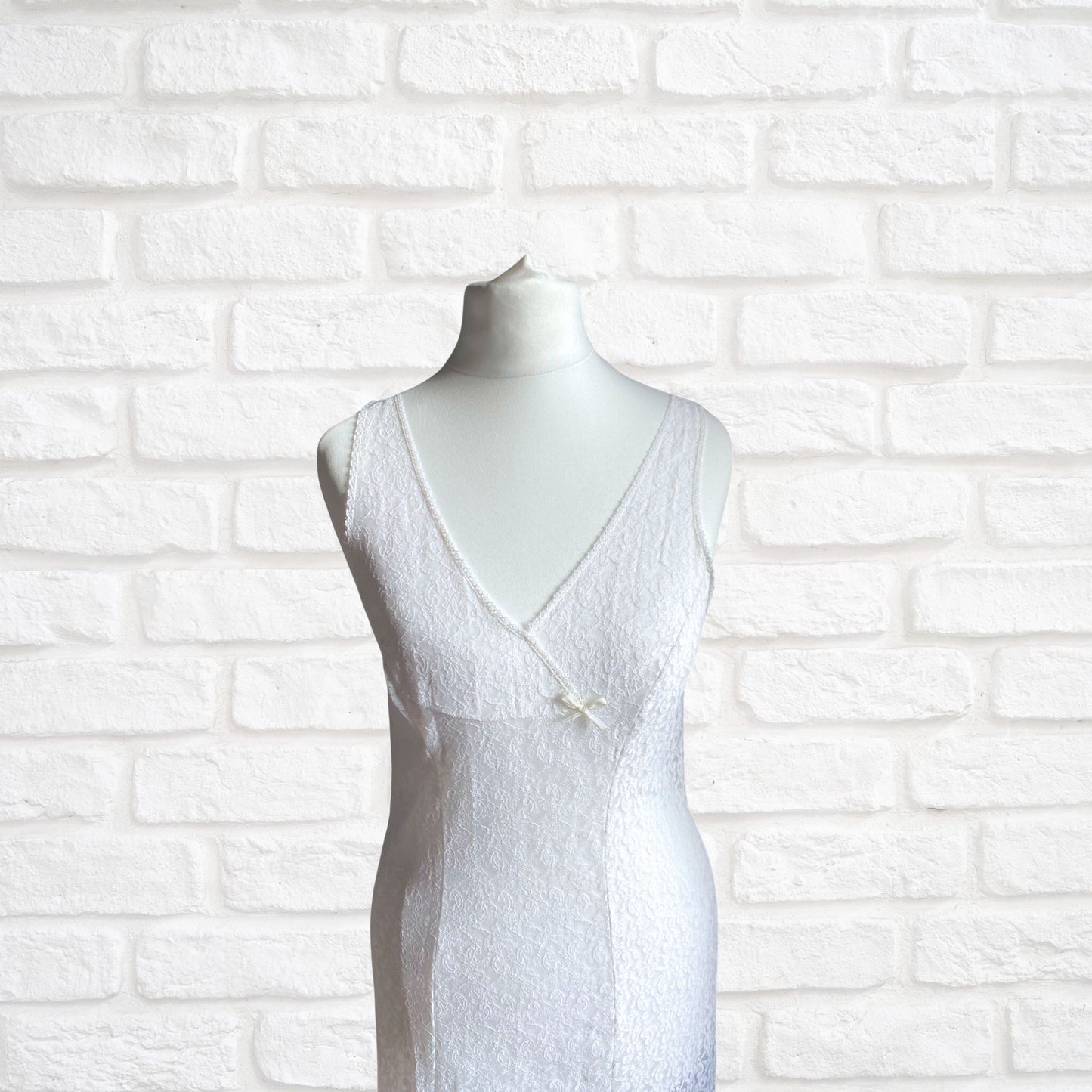 Vintage 60s White Lace Fitted Slip Dress with bow detail. Approx U.K. size 4-6