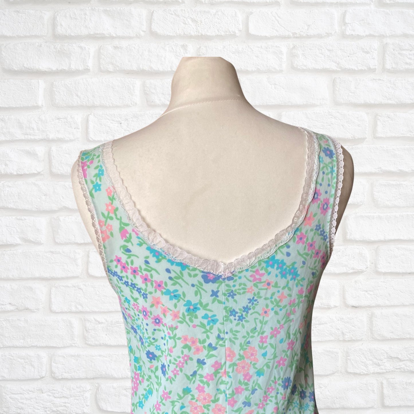 Vintage short length bright floral, lace trimmed slip dress/ petticoat. Great gift idea. Approx UK size 8-10