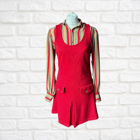 60s mod style red vintage pinafore dress with cute front faux pockets. Approx UK size 8-10
