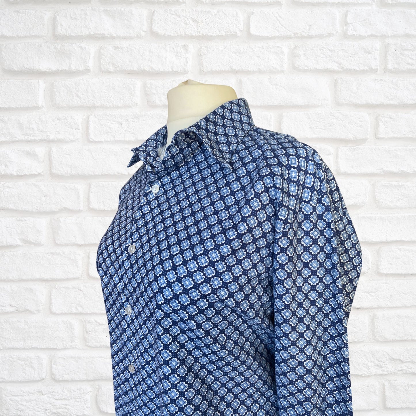Vintage 1970s Blue Cotton Geometric Print Dagger Collar Shirt - Smart and Casual Style . Approx UK size XL to XXL (men) 20-24 ( women)