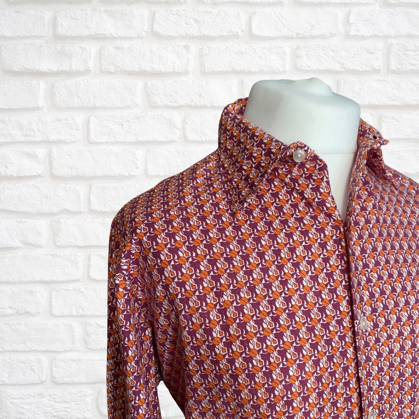 Vintage 1970s Purple, Orange and White Cotton Geometric Print Dagger Collar Shirt. Approx UK size XL to XXL (men) 20-24 ( women)