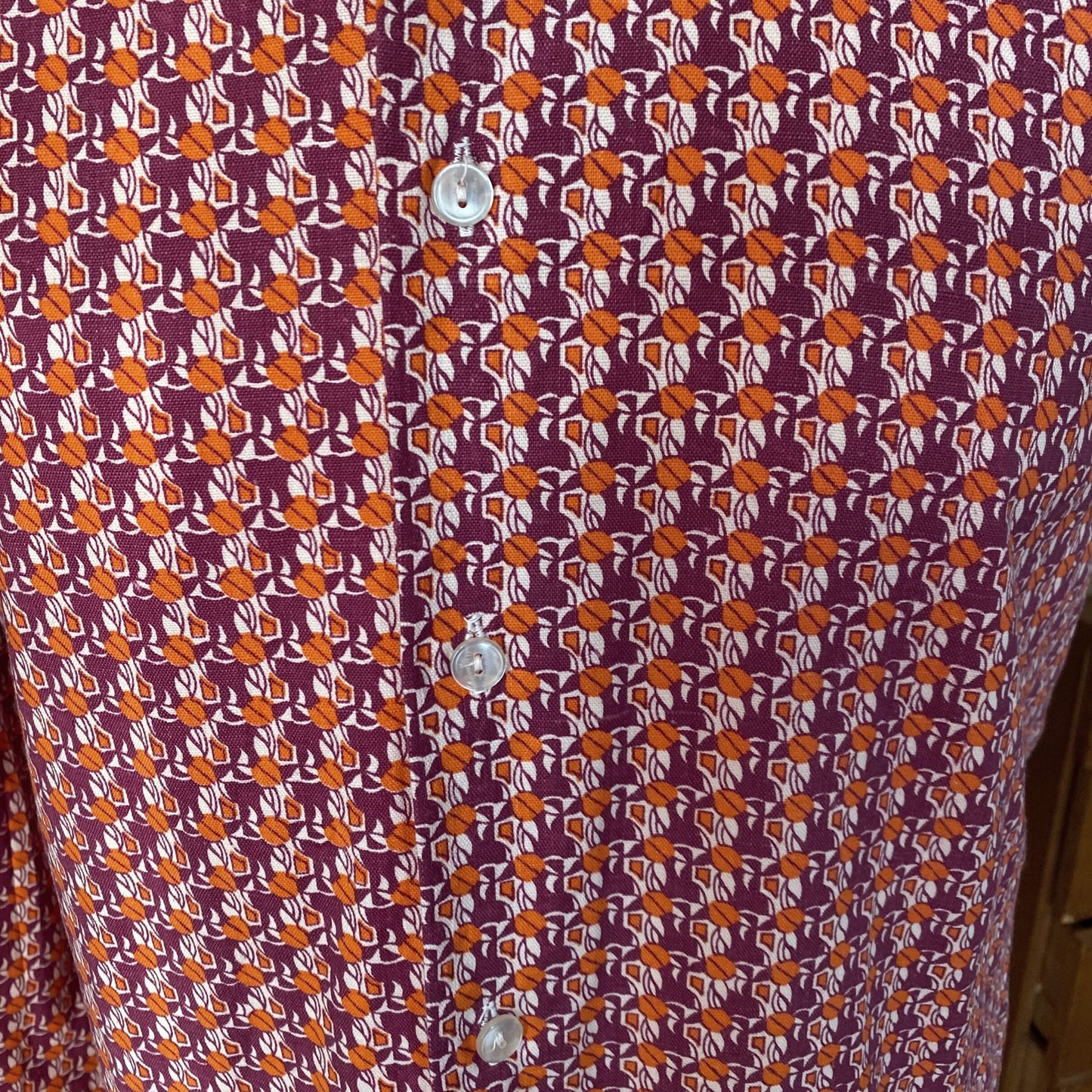 Vintage 1970s Purple, Orange and White Cotton Geometric Print Dagger Collar Shirt. Approx UK size XL to XXL (men) 20-24 ( women)