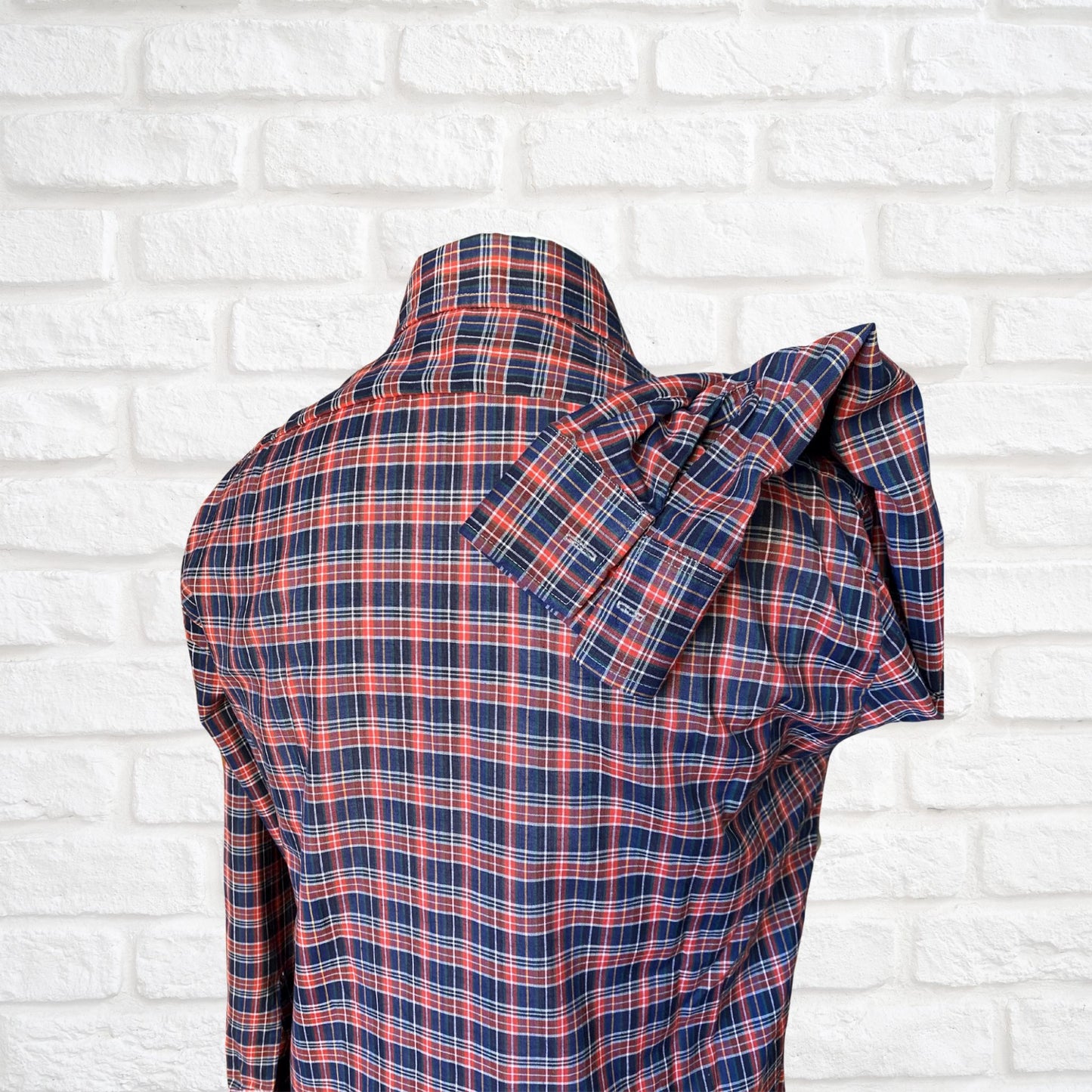 70s Vintage Red and Blue Checked Lightweight Shirt with Dagger Collar - Classic Retro Style for Casual Weekend Wear. Approx UK size M to L (men) 16-18 (women)