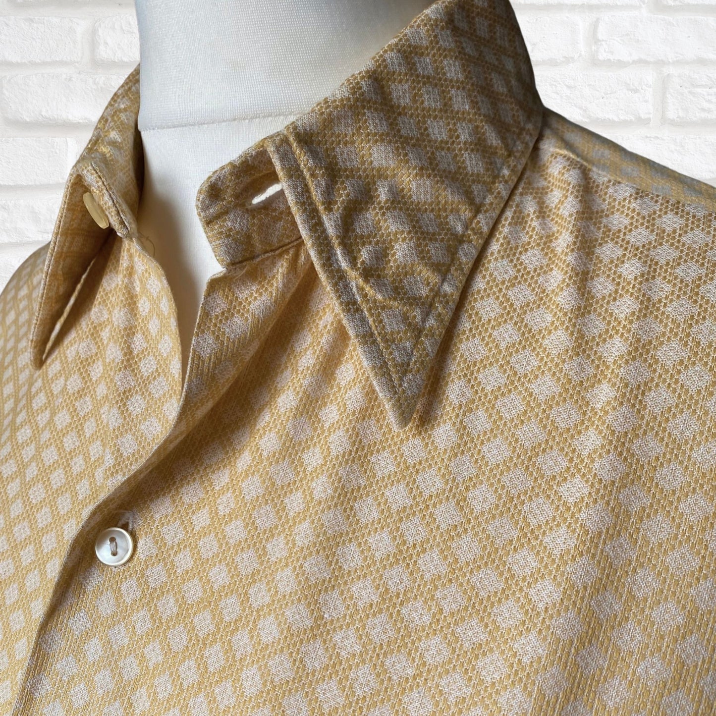 70s Vintage Yellow and White Geometric Print Shirt with Dagger Collar - Classic Retro Style for Casual Weekend Wear. Approx UK size M to L (men) 16-18 (women)