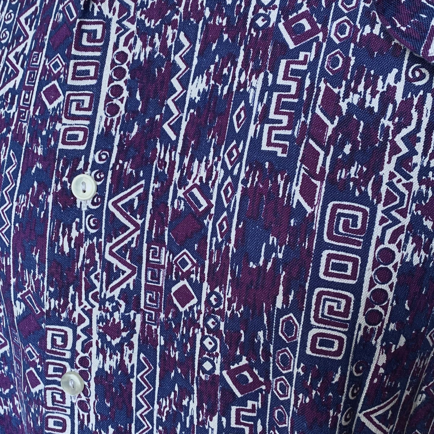 Vintage 1970s Blue, Purple and White Cotton Abstract Print Dagger Collar Shirt. Approx UK size XL to XXL (men) 20-24 ( women)
