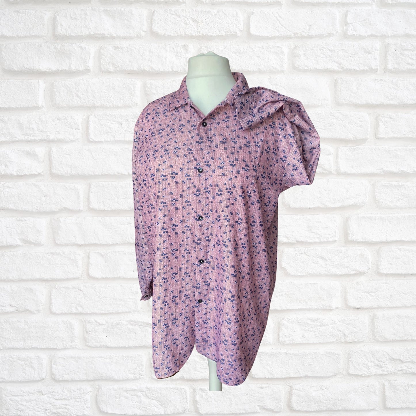 Vintage 1970s Pink, White and Blue Geometric Print  Shirt. Approx UK size XL  (men) 20-22 ( women)