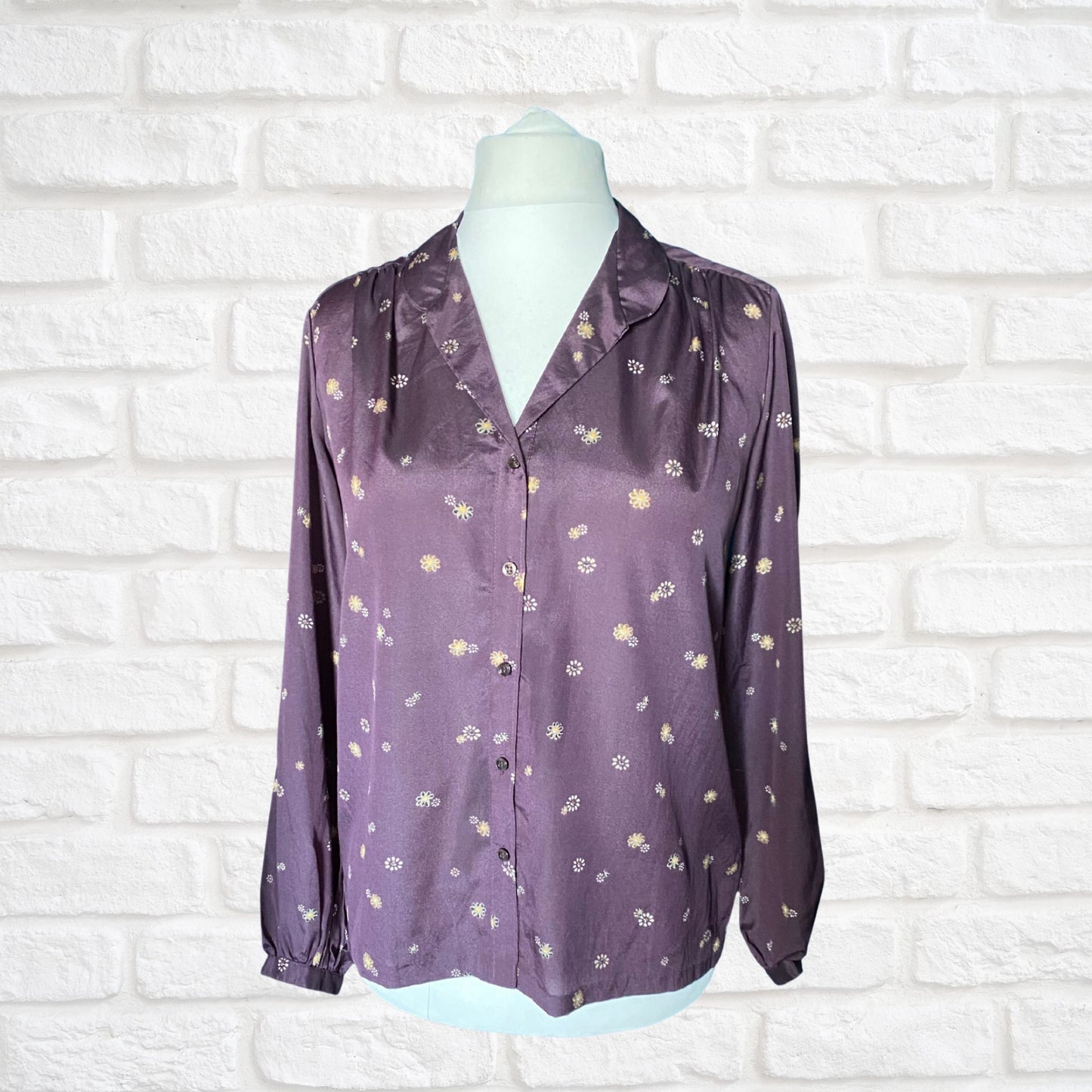 Vintage 60s Purple, White and Gold Silky Floral Blouse . Approx UK size 14-18