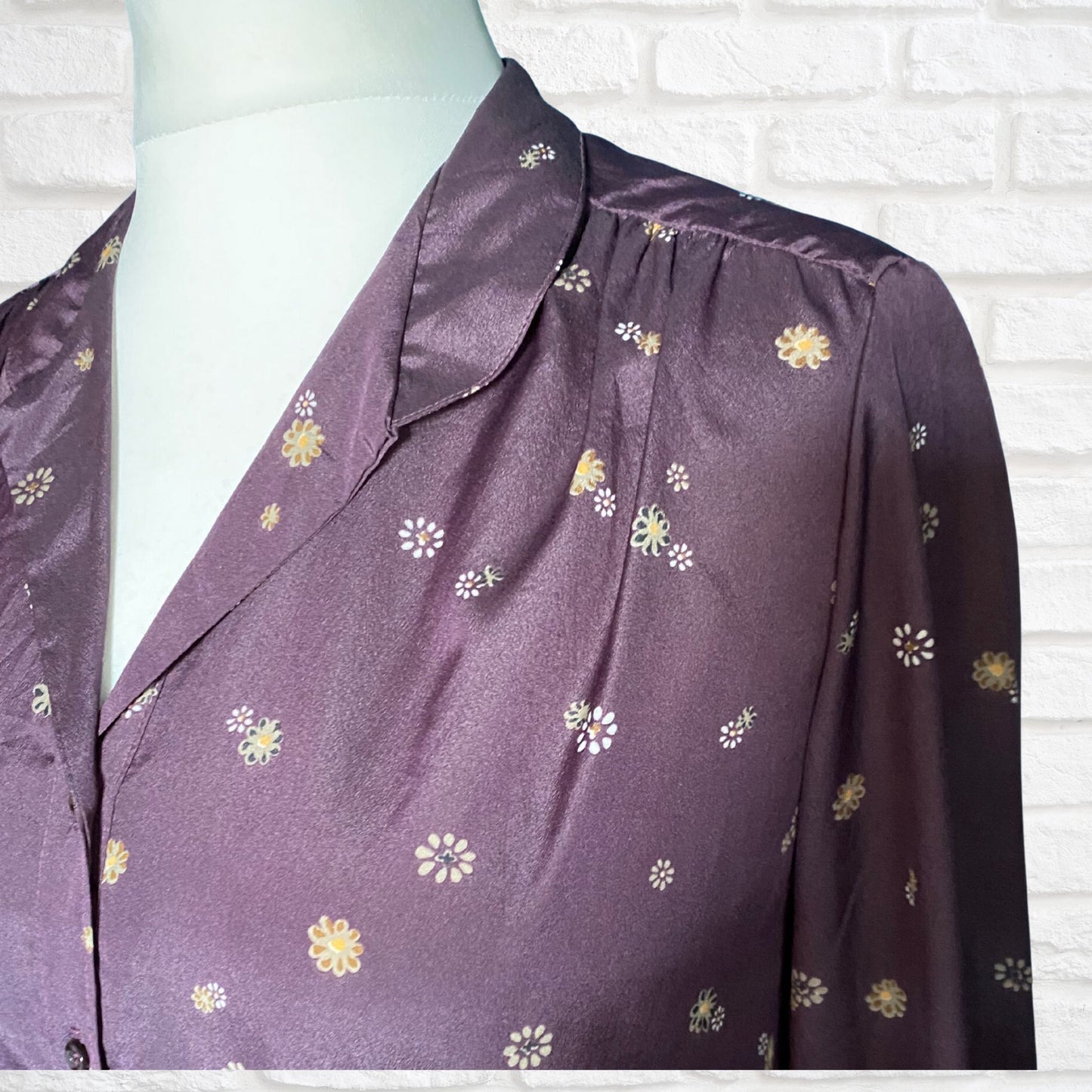Vintage 60s Purple, White and Gold Silky Floral Blouse . Approx UK size 14-18