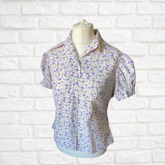 1970s white and lilac short sleeved floral shirt with dagger  collar Approx UK size 12-14