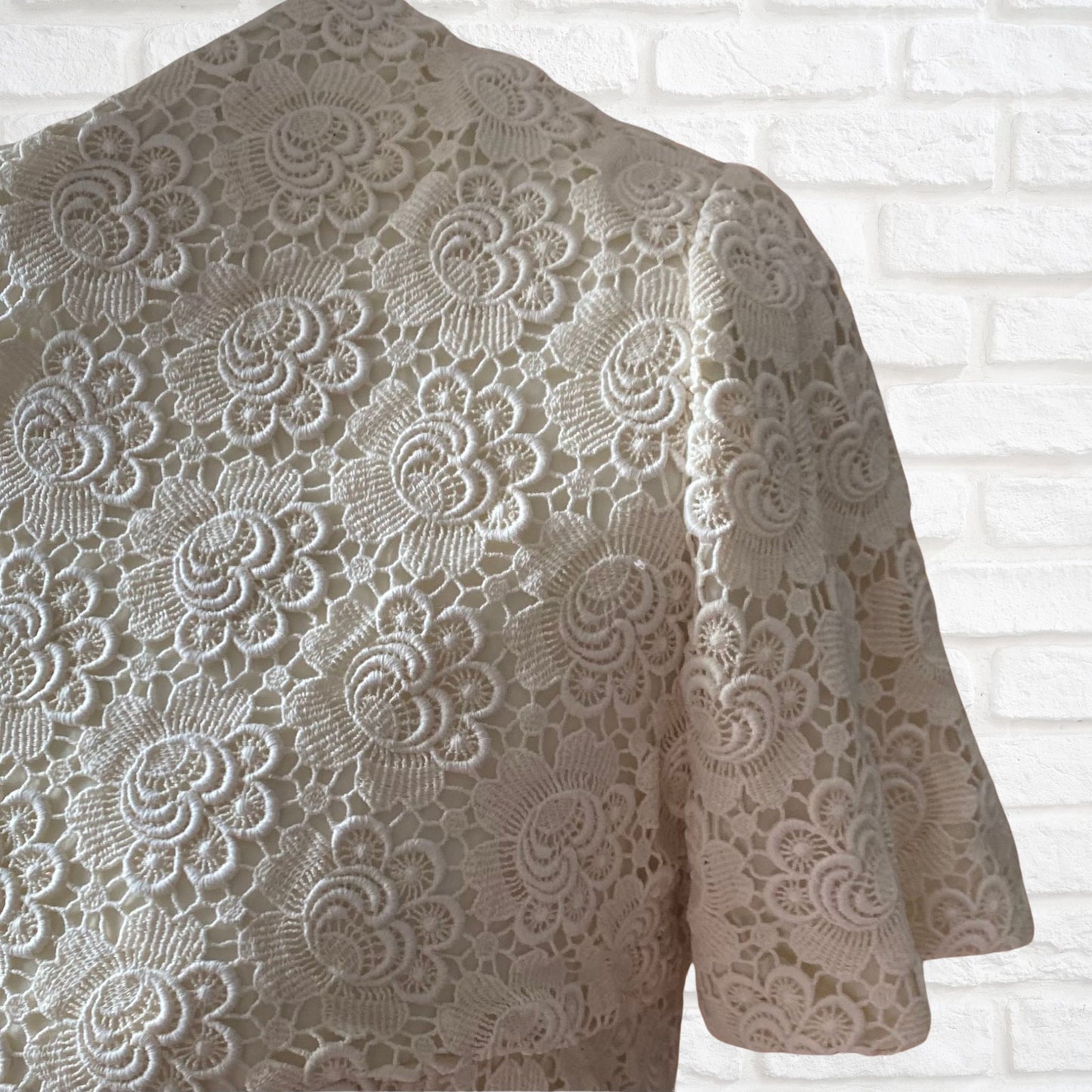 Vintage 60s Cream Floral Lace Short Sleeved Top. Approx UK size 10-12