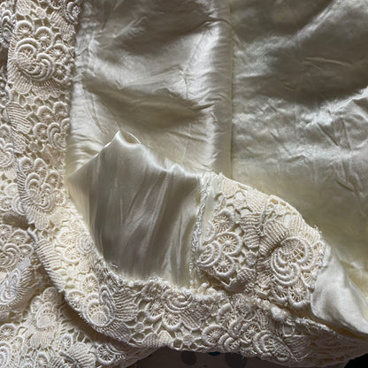 Vintage 60s Cream Floral Lace Short Sleeved Top. Approx UK size 10-12