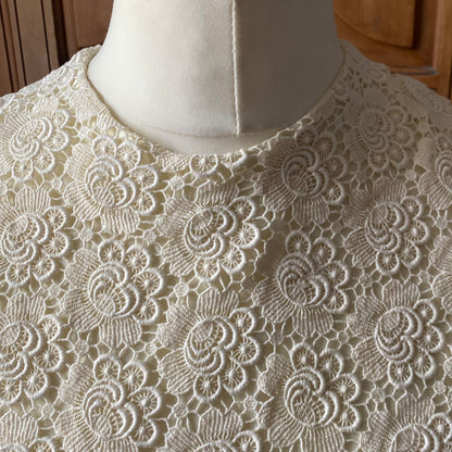 Vintage 60s Cream Floral Lace Short Sleeved Top. Approx UK size 10-12