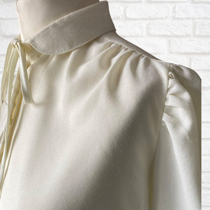 80s cream blouse with pink and blue floral embroidery and Peter Pan collar. Approx U.K. size 12-14