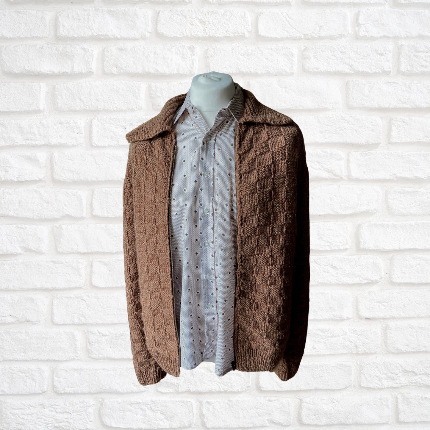Vintage Brown Textured Knit Zip Up Cardigan: Cozy and Stylish  Sweater. UK size 10-16 (women) / Small to Medium  (men)