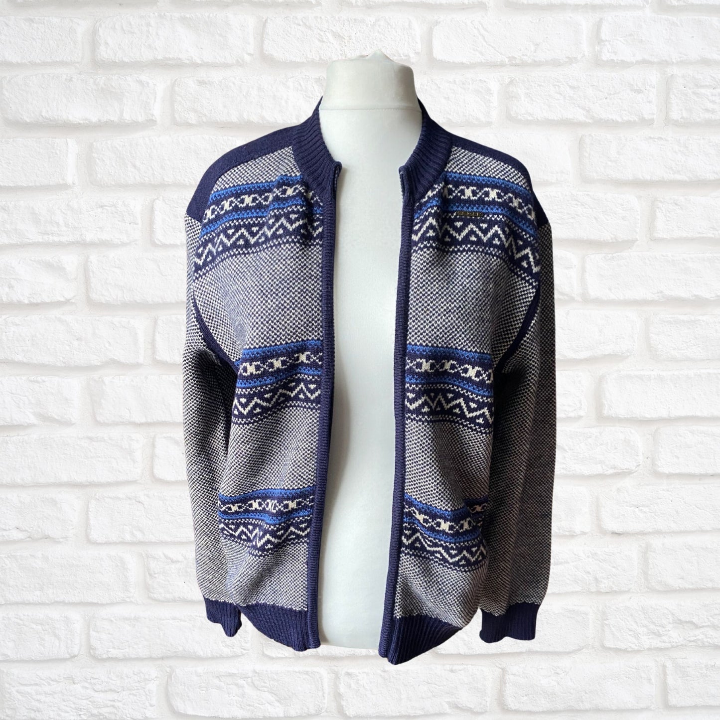 Vintage Blue and White Patterned  Zip Up Wool Cardigan. Approx UK size L -  XL ( men) / 20-22 (women)