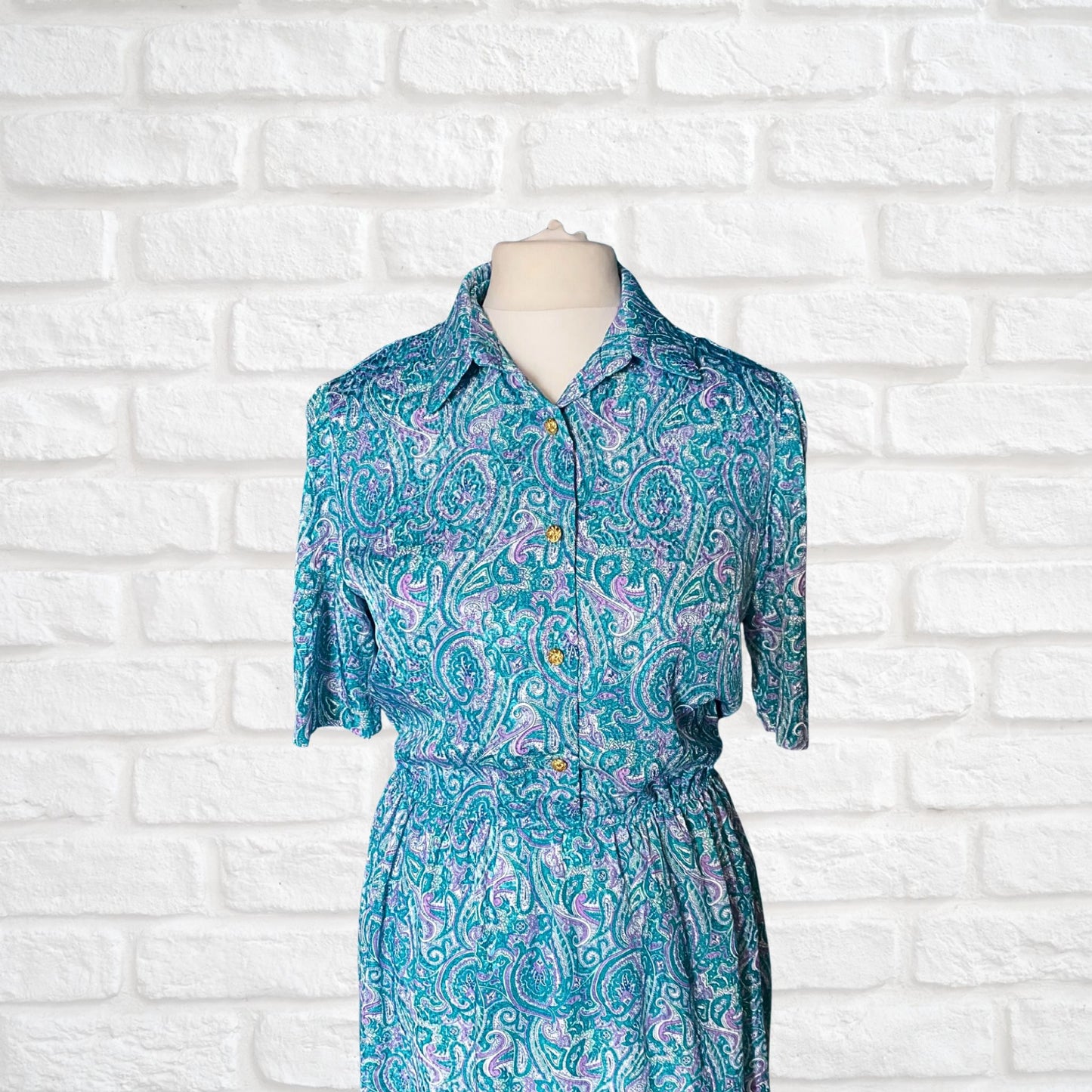 Vintage 80s Purple and Teal Silky Paisley Short-Sleeved Midi Dress.Approx UK size 16-18