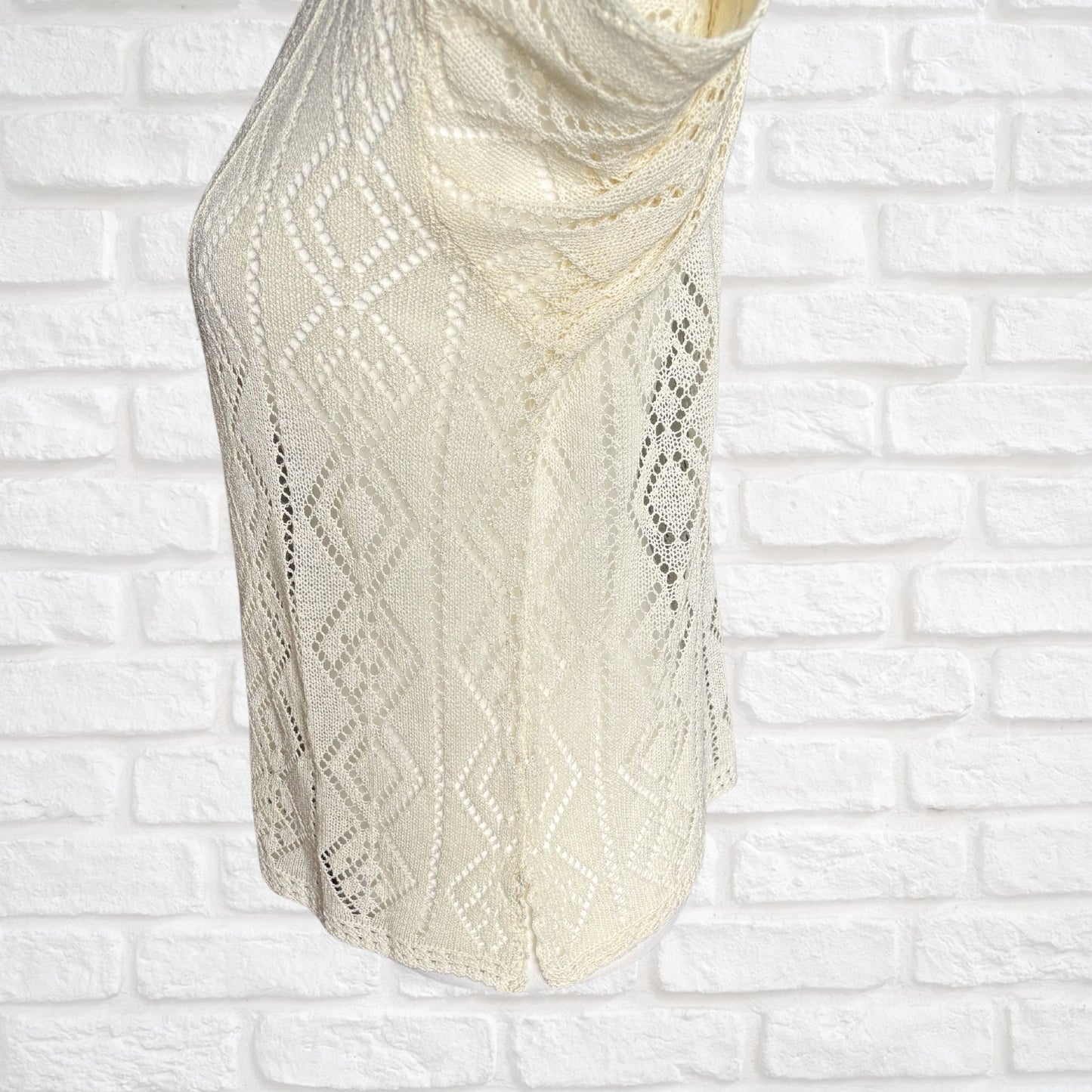 Vintage Pale Cream Crochet Cardigan: Pointelle Design with Daisy Detailing. Approx UK size 14-18