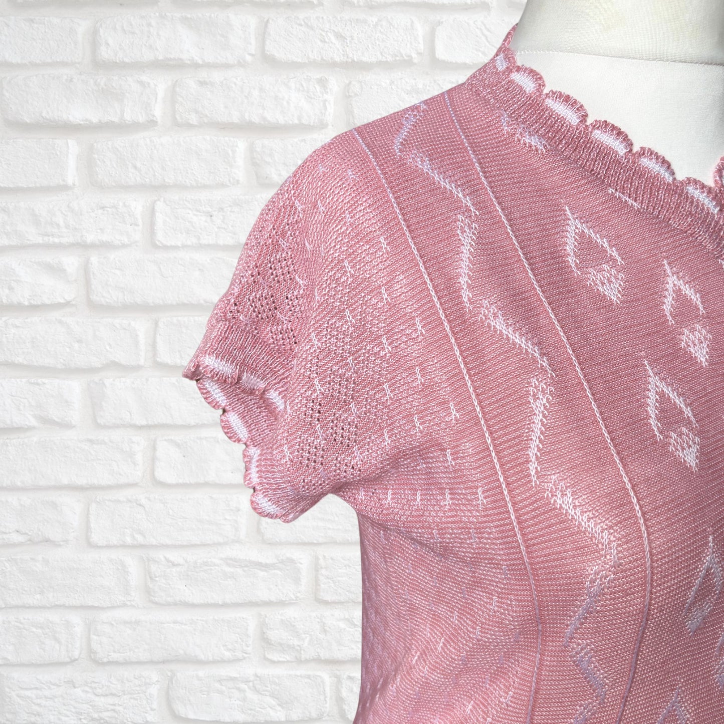 Vintage 80s Pink and White Sleeveless Top with Scalloped Trim - Lightweight and Stylish Approx UK size 12-16