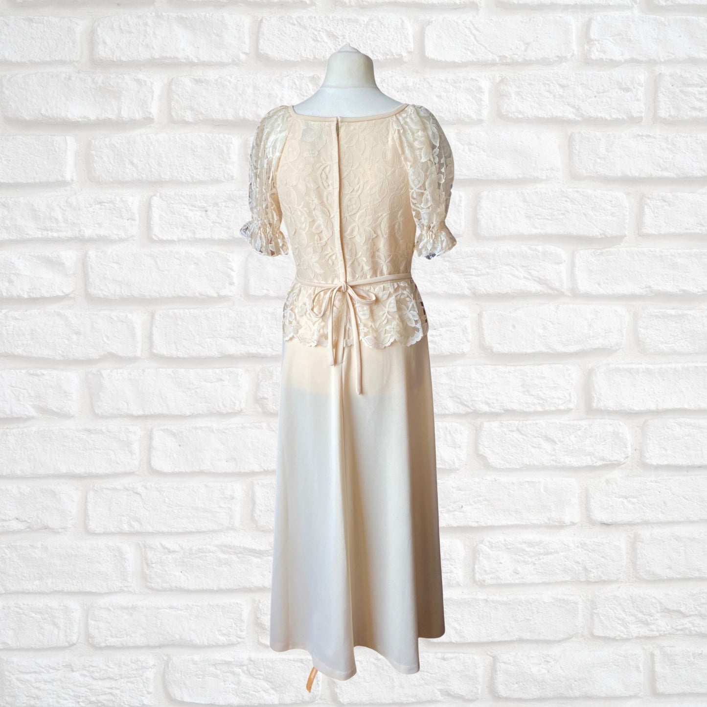 Vintage Cream 70s Maxi Dress with lace covered bodice and short lace puff sleeves. Approx UK size 10-12