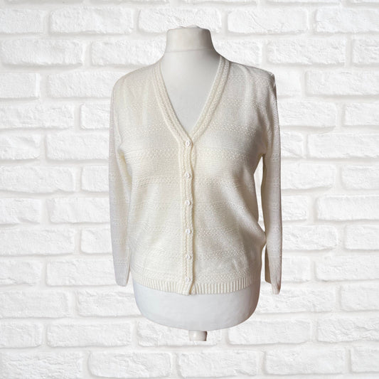 70s/80s creamy white lightweight v neck vintage cardigan . Approx  U.K. size 14-16