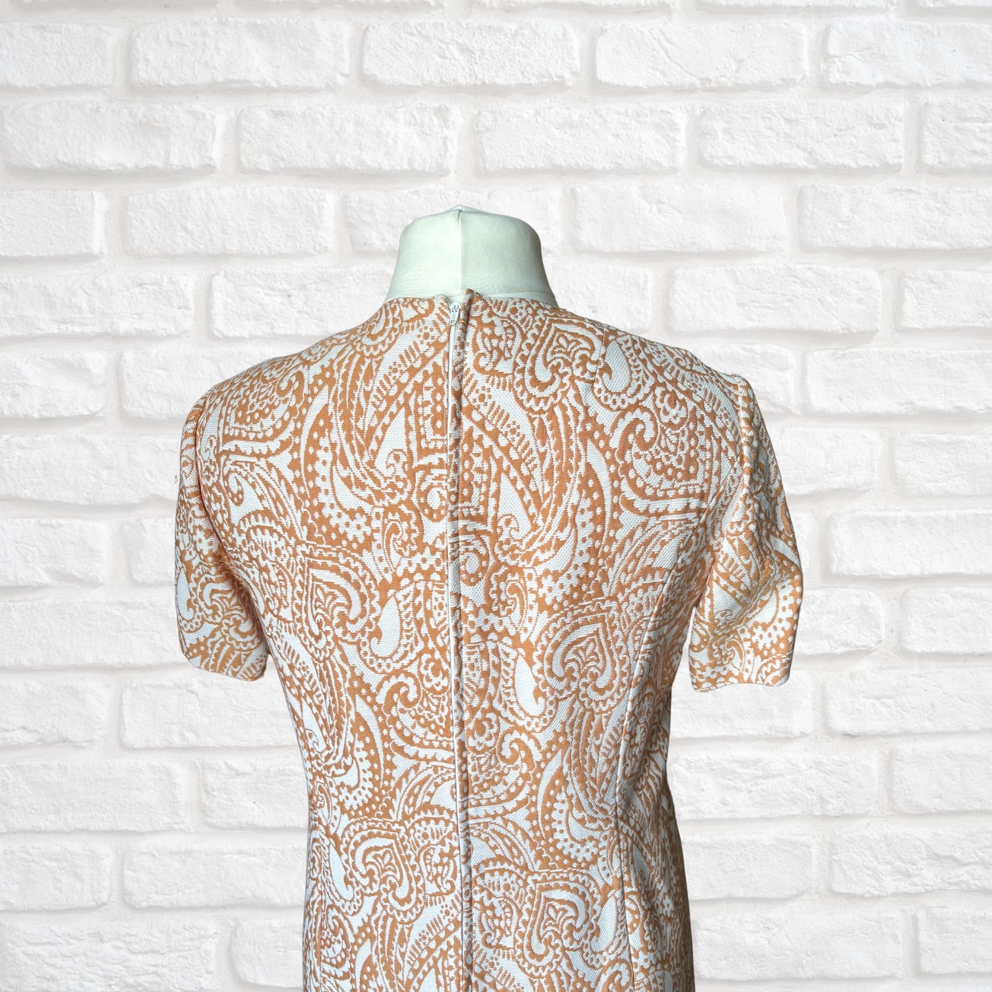 Vintage White and Peach Paisley Brocade 60s Scooter Dress  . Approx U.K.size 16
