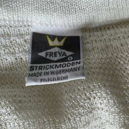 70s/80s creamy white lightweight v neck vintage cardigan . Approx  U.K. size 14-16