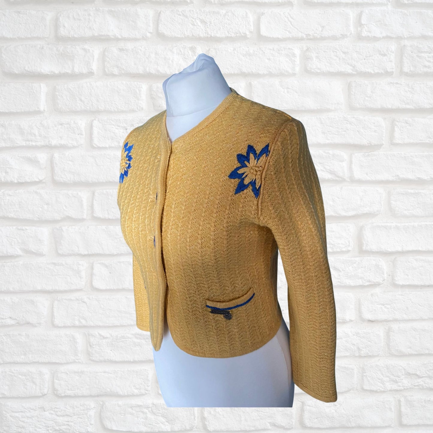 Vintage Yellow Cropped Cardigan with embroidered blue  flower motif. Approx UK size 8-10