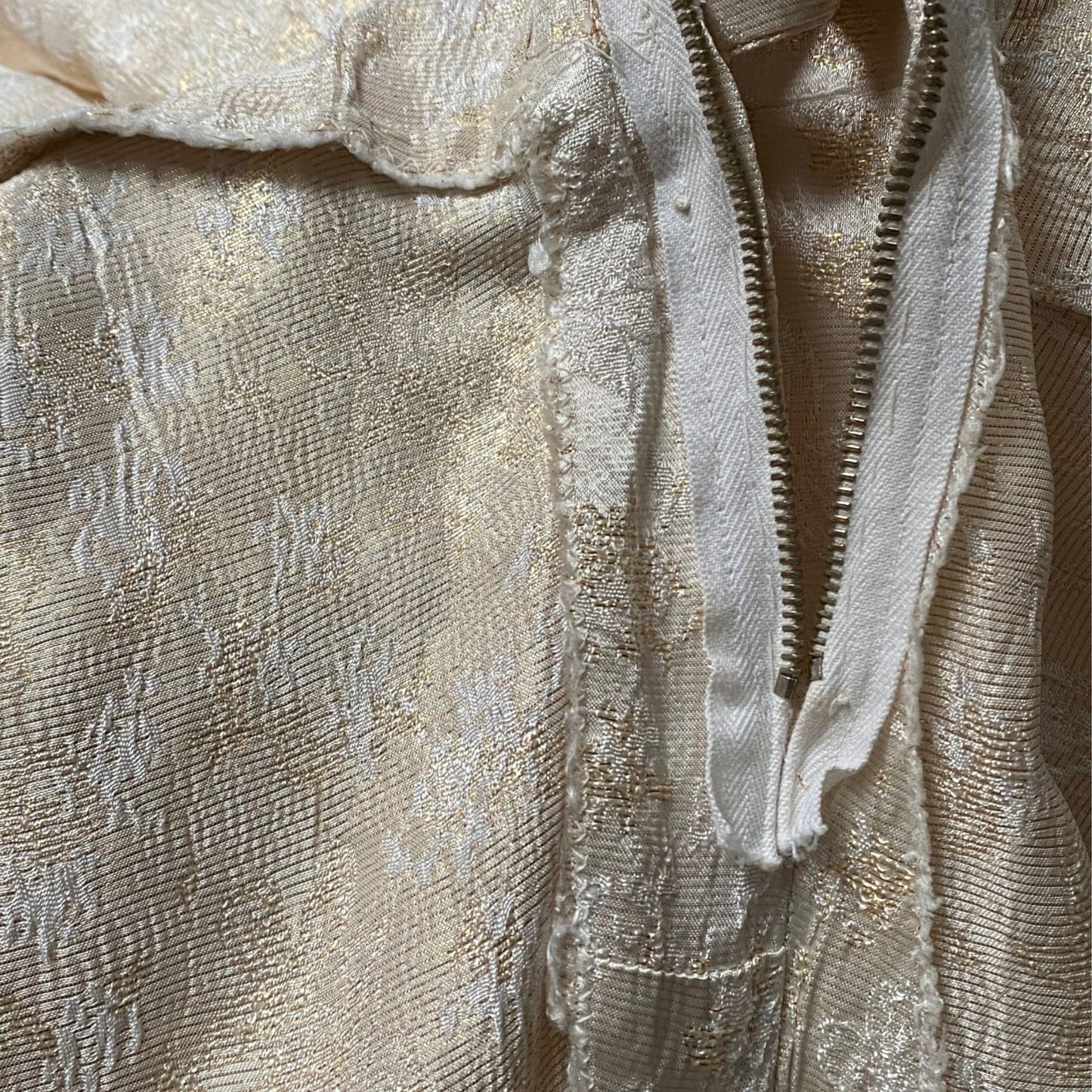 Elegant Cream and Pale Gold Floral Brocade 50s Vintage Dress. Approx UK size 10- 12