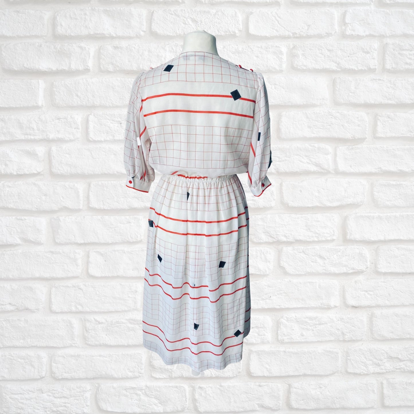 80s white, red and black geometric print lightweight Summer vintage midi dress. Approx UK size 14-16