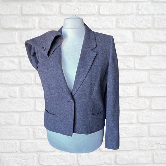 Light purple  blazer on a mannequin against a white brick wall background