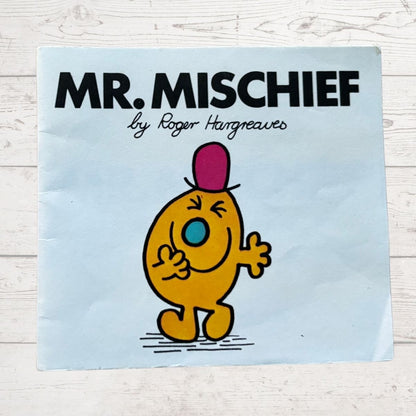 Book cover of 'Mr. Mischief' by Roger Hargreaves on a light blue background