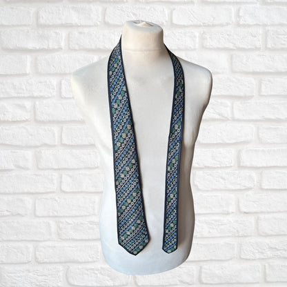 Silk patterned vintage tie with navy blue border 